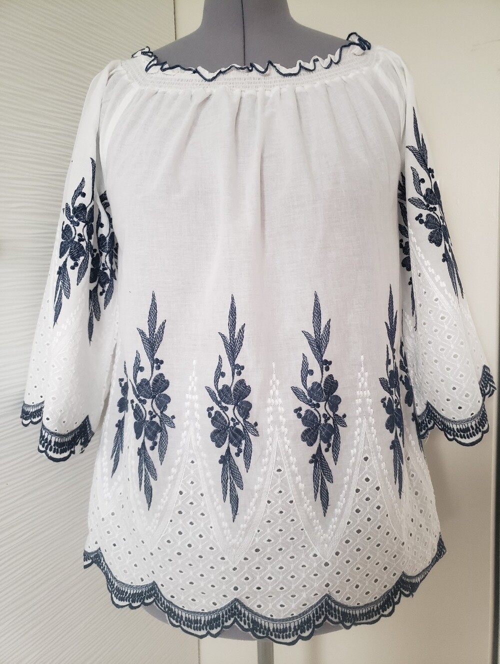 RD+Koko White eyelet Embroidered Women's Top with Navy Floral Detail. Sz.XL New